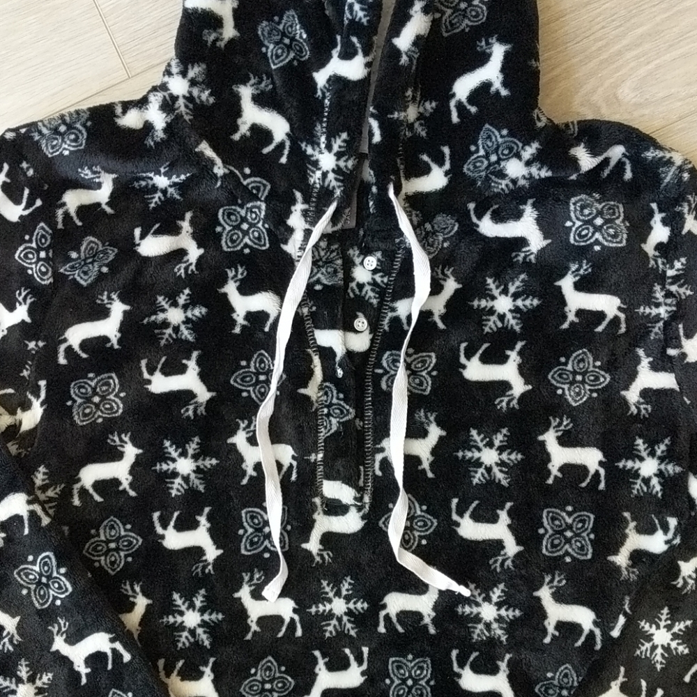 Extra Long Winter Sweatshirt - Picture 2 of 3